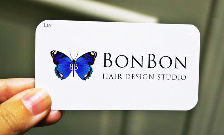 捷運中山站美髮 Bon Bon Hair Design Studio 自然又帶點夢幻的咖啡佐粉紅色 為春節帶點喜洋洋的低調紅點綴 站在陽光下的霧色系列
