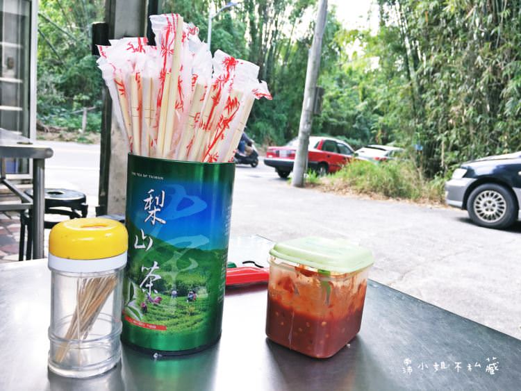 新竹東區美食 木家青草湖香腸 單純路過好像是一間麵攤 但最厲害的居然是烤香腸 明湖路美食 免費停車空間