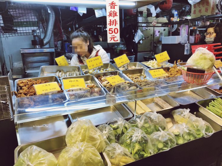 台中南屯美食 蟳仔肉 五味 香酥雞 大墩十街黃昏市場 多款炸海鮮 三角骨 一間海鮮超多的鹽酥雞攤