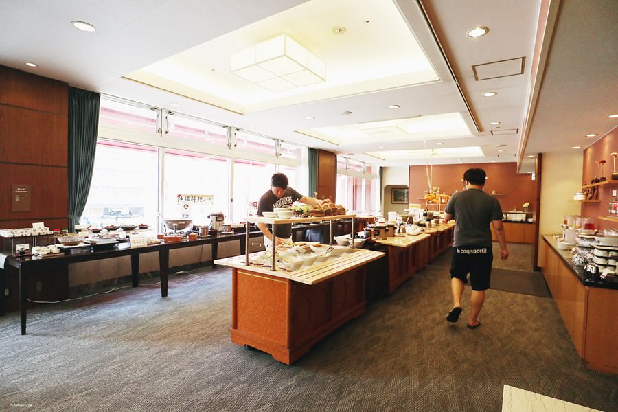 沖繩住宿推薦 Nest Hotel Naha ネストホテル 那覇 平價飯店 和室 澎湃在地特色美食早餐 也有會議廳 宴會場地
