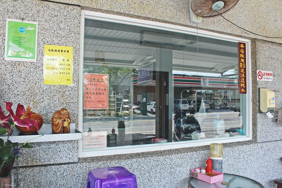 台東東河美食 甯記東河包子 十幾年排隊老店 每顆只要15元 沿路上好多包子店啊～！