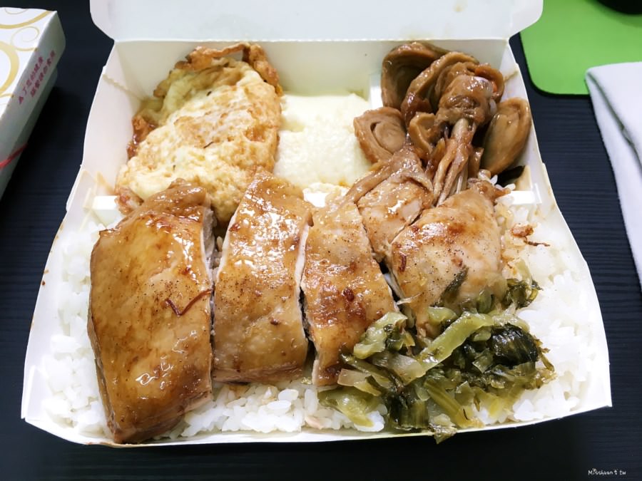 台中西區美食 阿香封肉封雞店 自助餐 便當 向上市場 向上北路 免費熱湯