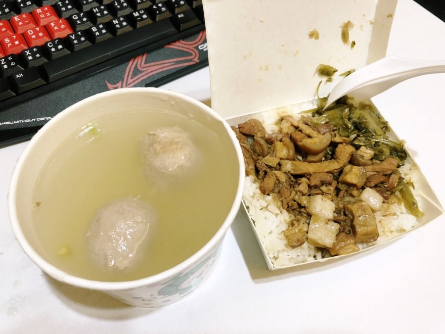 台中南屯美食 十三街美食 爌肉飯 綜合湯 炒麵 炒飯 魯肉飯 小菜 青菜 熱湯