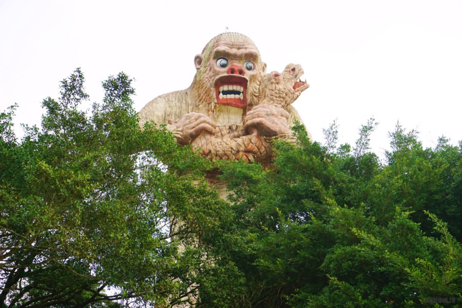 新竹關西景點 佛陀世界 童話城堡 IG打卡聖地 比中指米奇 超巨大怪獸 綠色城牆 親子同遊 老少咸宜