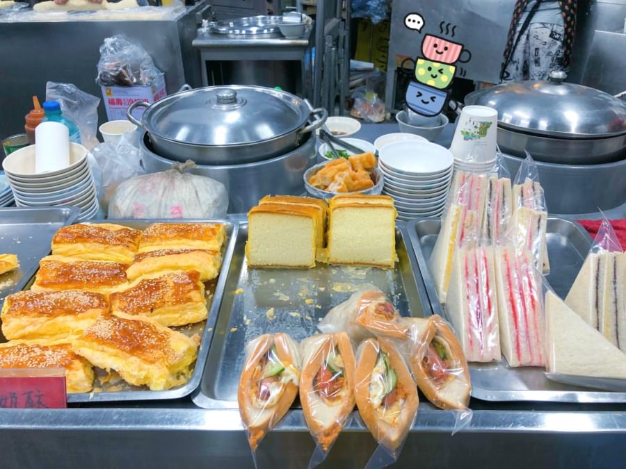 台中潭子美食 台北永和豆漿 在地排隊小吃 手工鍋貼很厲害 凌晨宵夜場