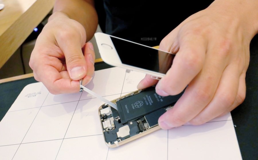 iPhone維修推薦【APEX League/快速維修中心/文心店】更換電池只要10分鐘！還有終身保固！超專業蘋果維修店！