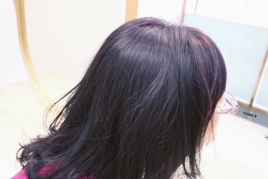 台中美髮推薦 Happy Hair 漢口店 最愛Nica設計師 ♥ 絕美髮廊以為來到咖啡廳 人人都能當網美 超自然又夢幻的深紫紅色染髮