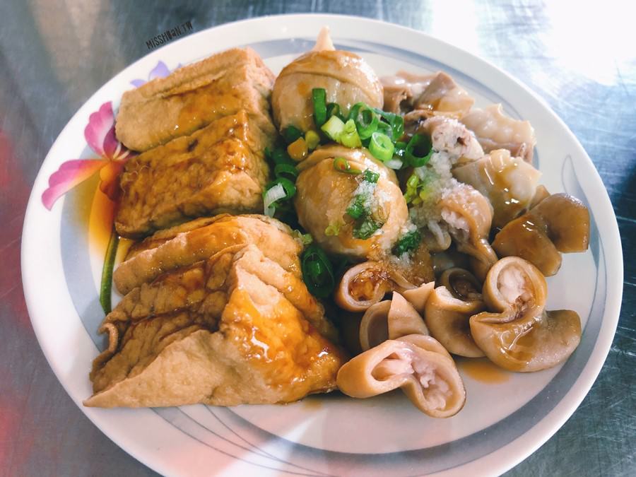 台中南區美食 來富麵攤 公理街在地小吃 親切熱情 價格平價親民 大份量吃超滿足！