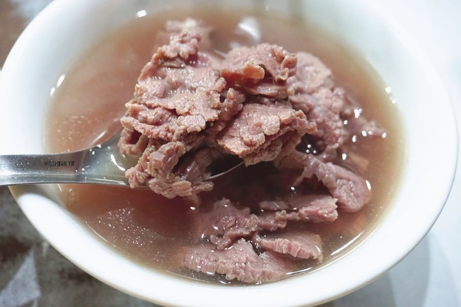台南中西區美食 石精臼牛肉湯 很任性！只賣肉燥飯/牛肉湯/白飯而已 隱藏版菜單公開囉！使用台灣牛肉