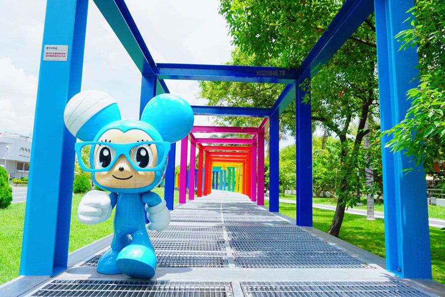 台南新營景點 新營美術園區 童年狂想曲 不二良 公仔創意「小鼠」彩虹長廊 一公里長藝術裝置