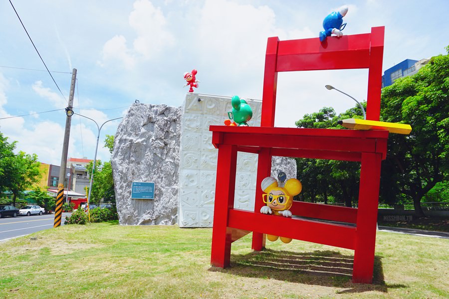 台南新營景點 新營美術園區 童年狂想曲 不二良 公仔創意「小鼠」彩虹長廊 一公里長藝術裝置