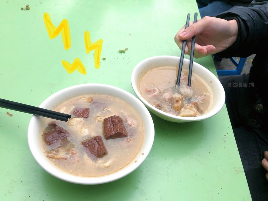台中東區美食【胎哥湯】骯髒湯？胎勾伯？一碗豬雜湯只要50元！在地排隊小吃！