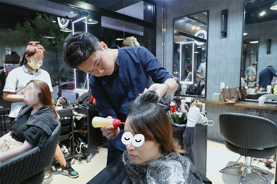 台中美髮推薦【Virus Hair Salon】真的營業24H！超酷日/夜間髮廊就在一中街商圈！