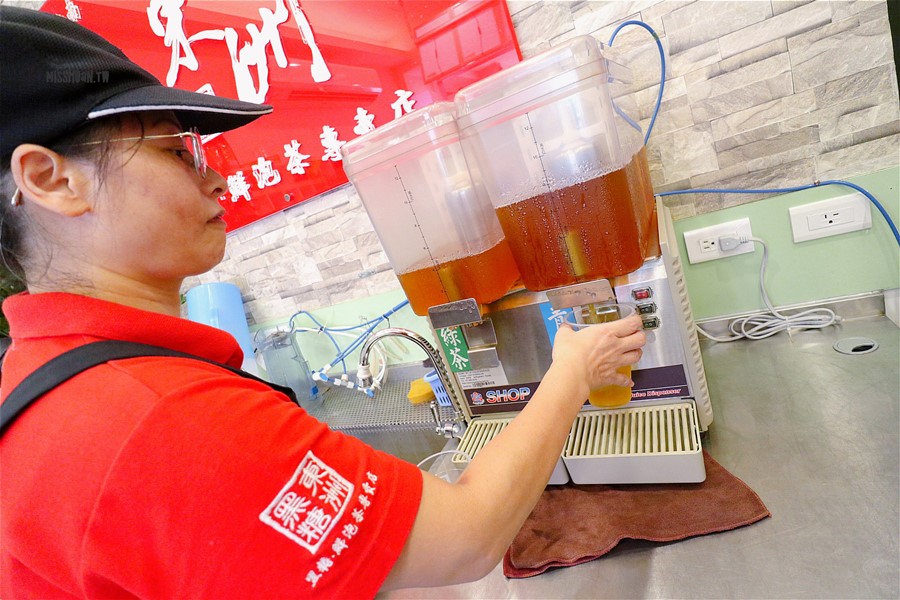 台中北區美食【東洲黑糖奶舖/學士店】台灣第一家黑糖飲料專賣店！天然養生飲品！原來黑糖和純茶可以這麼好喝