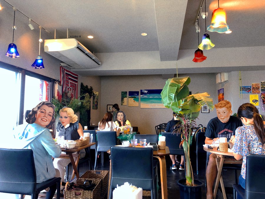 沖繩系滿美食【Hawaiian Pancake Cafe KOA】這裡也有無敵海景配蝦蝦飯！還有生菜沙拉吧吃到飽喔！