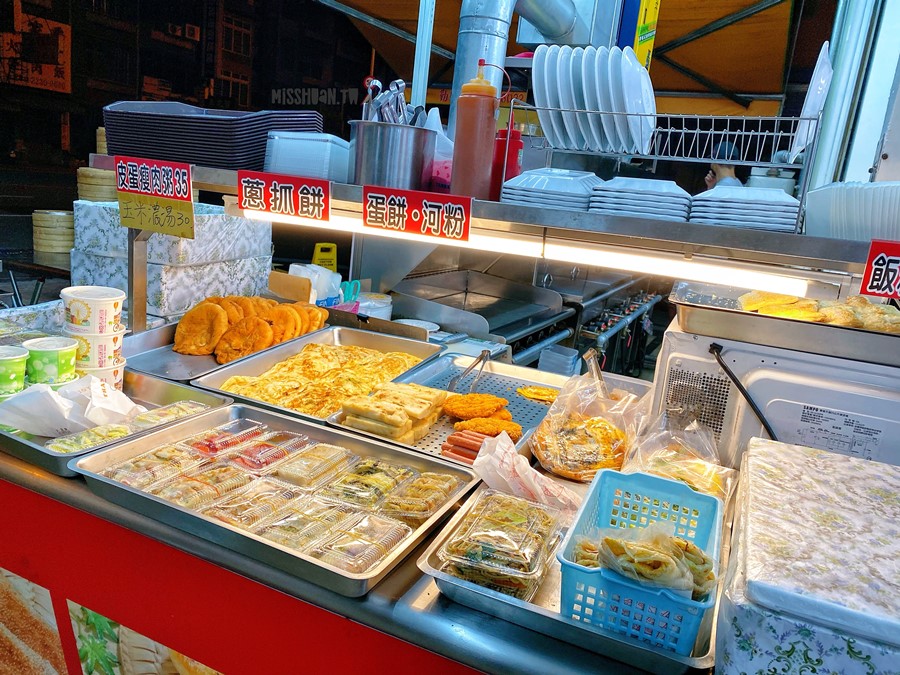 台中北區美食【包手包餃】中式早餐也是凌晨宵夜場！主打創意包子/古法豆漿！新品牌豆漿店！
