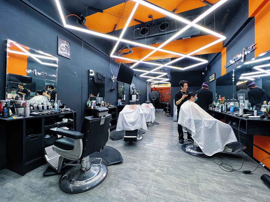 台中男士理髮推薦【HomeComing BarberShop 男士理髮廳】精明一街商圈最帥氣髮廊！男人最專業的造型剪髮！