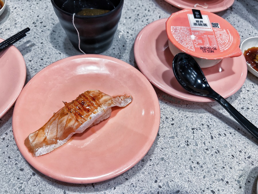台中東區美食【爭鮮迴轉壽司/太平店】均一價只要30元！炙燒系列就是讚！