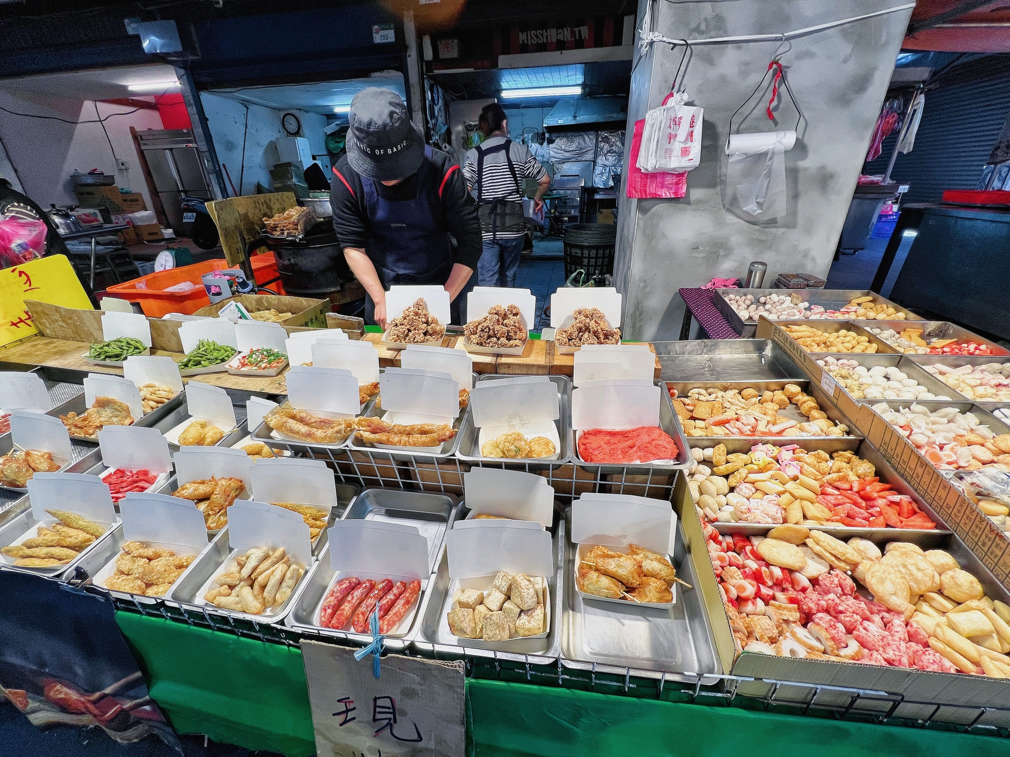 台北大同美食【太平雞捲】太平市場在地經營50年以上老攤好滋味！傳承三代的好手藝！還有各式手工炸物超澎湃喔！