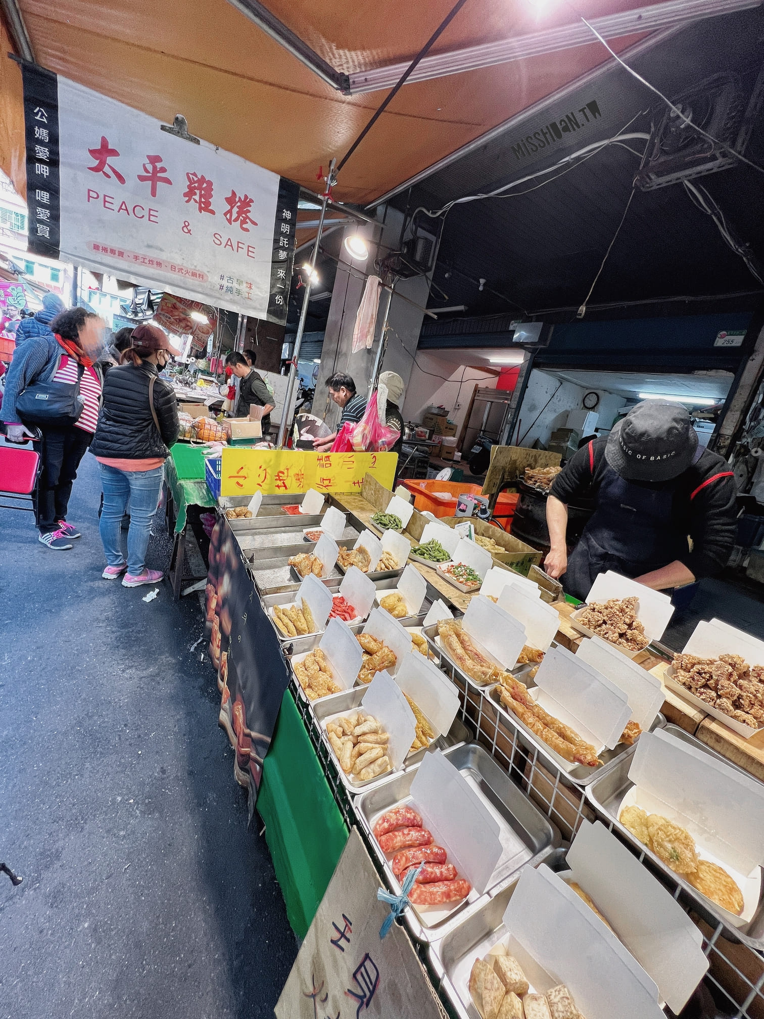 台北大同美食【太平雞捲】太平市場在地經營50年以上老攤好滋味！傳承三代的好手藝！還有各式手工炸物超澎湃喔！