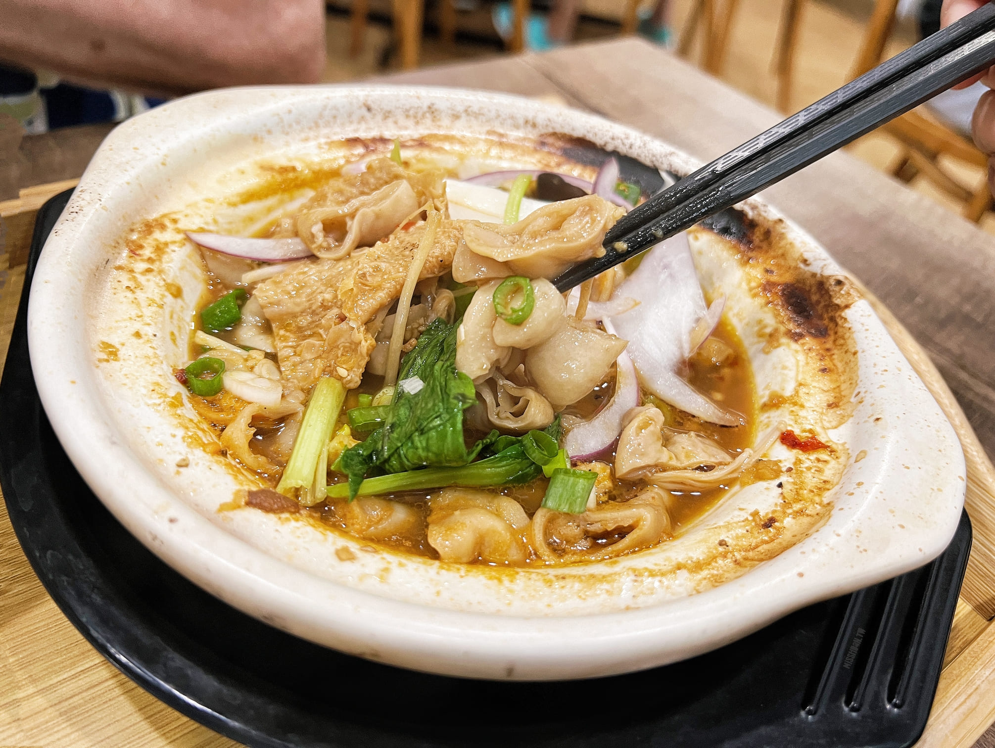 台中北區美食【小卒砂鍋雞米飯．老壇酸菜魚．台中學士店】這鍋飯有點強！平價香辣中式定食！不吃辣的朋友也可以來喲！