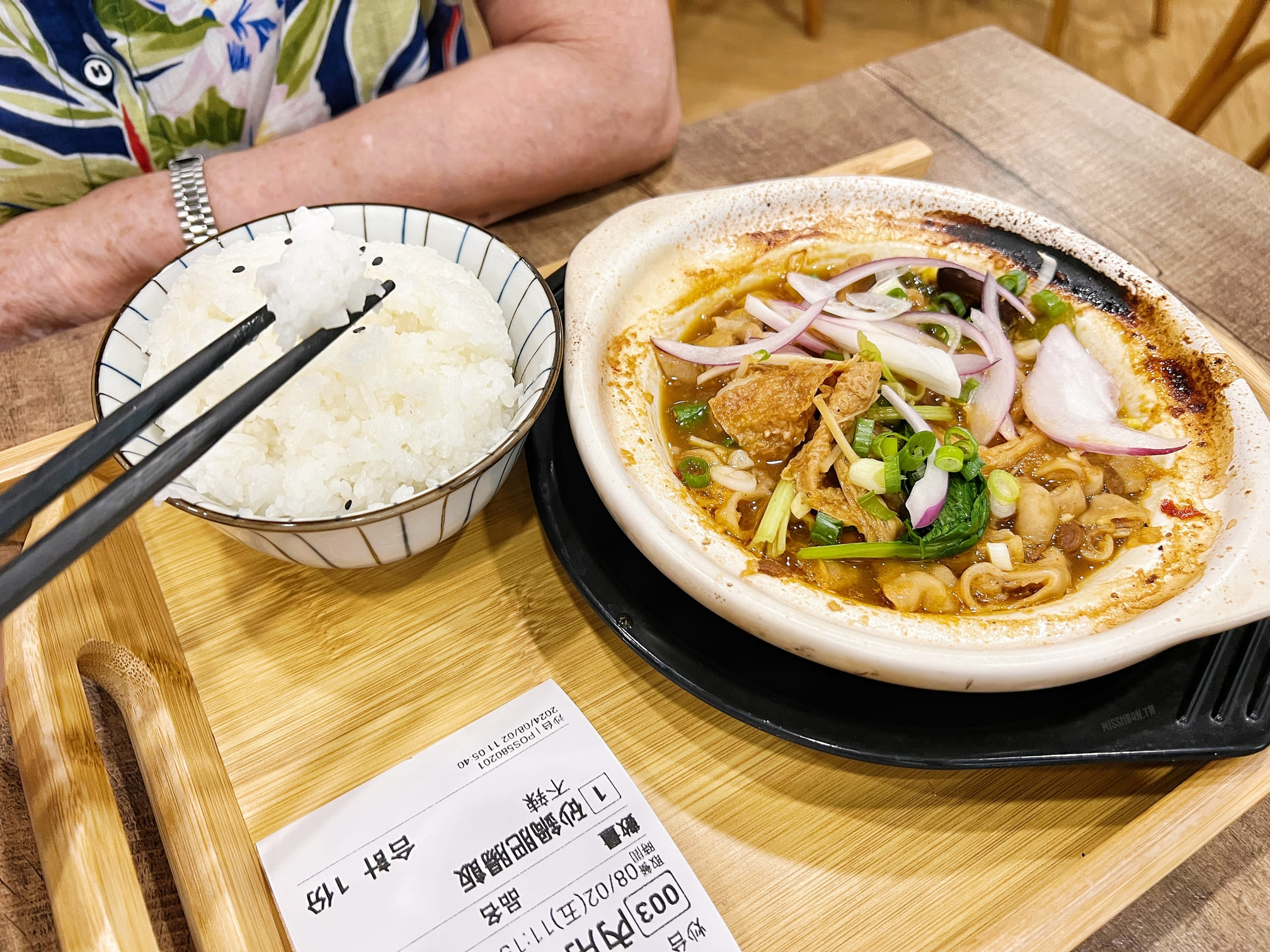 台中北區美食【小卒砂鍋雞米飯．老壇酸菜魚．台中學士店】這鍋飯有點強！平價香辣中式定食！不吃辣的朋友也可以來喲！