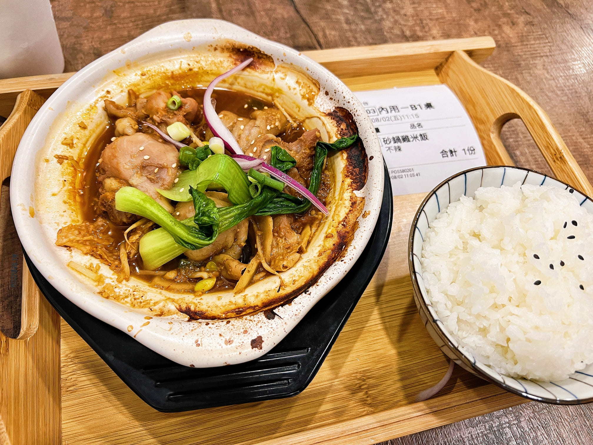 台中北區美食【小卒砂鍋雞米飯．老壇酸菜魚．台中學士店】這鍋飯有點強！平價香辣中式定食！不吃辣的朋友也可以來喲！