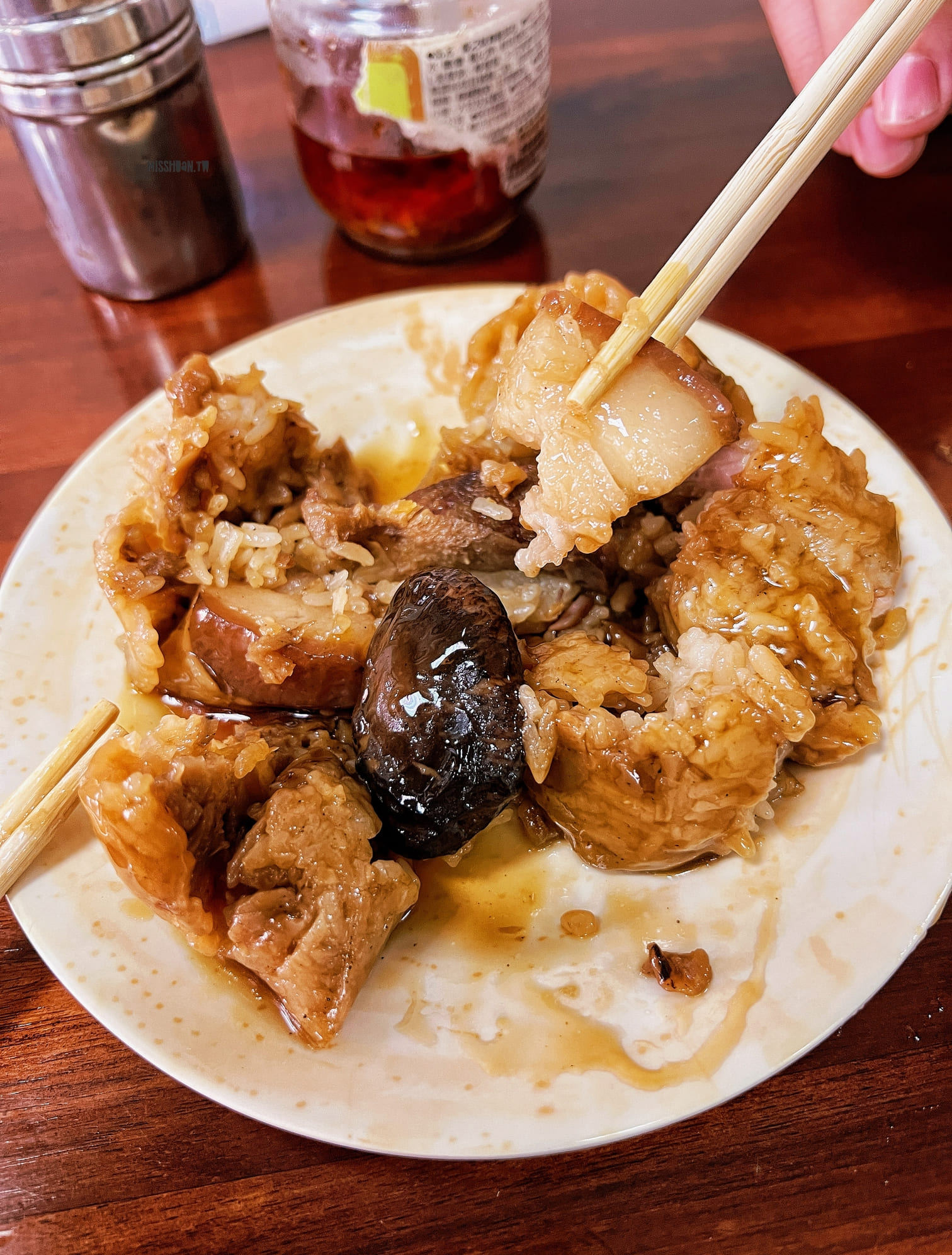 台中太平美食【光興路東坡肉粽】超香三層肉餡一吃就愛上！還有冷凍宅配在家也能輕鬆享用喔！