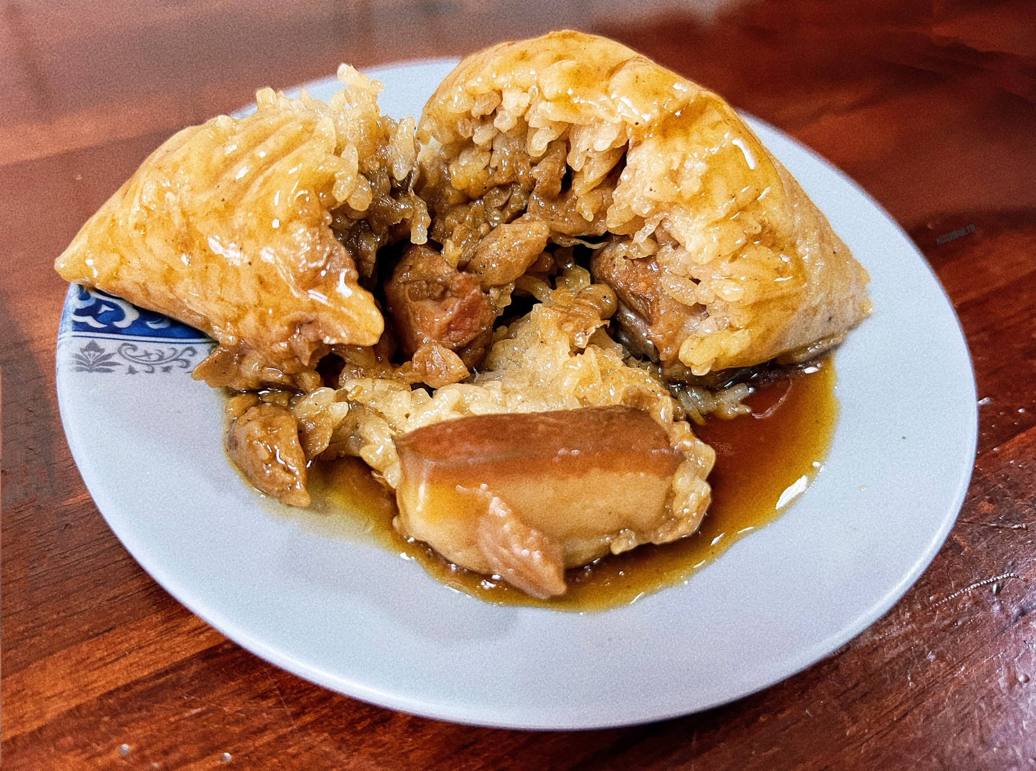 台中太平美食【光興路東坡肉粽】超香三層肉餡一吃就愛上！還有冷凍宅配在家也能輕鬆享用喔！