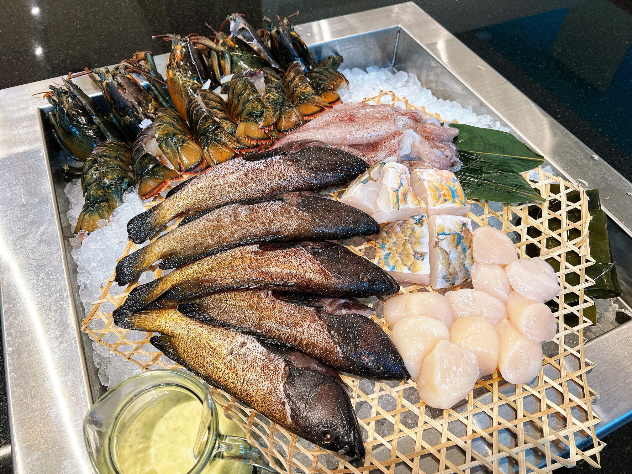台北西門町最強頂級鐵板燒網紅名店【明水然．樂】日式無菜單料理！2023/2024連續兩年榮獲《網路溫度計》此生必嚐十大高CP值無菜單鐵板燒冠軍！16道美饌只要1600+10%就可以吃到龍蝦/干貝/和牛/海膽/鮑魚/現流魚超澎湃的啊！