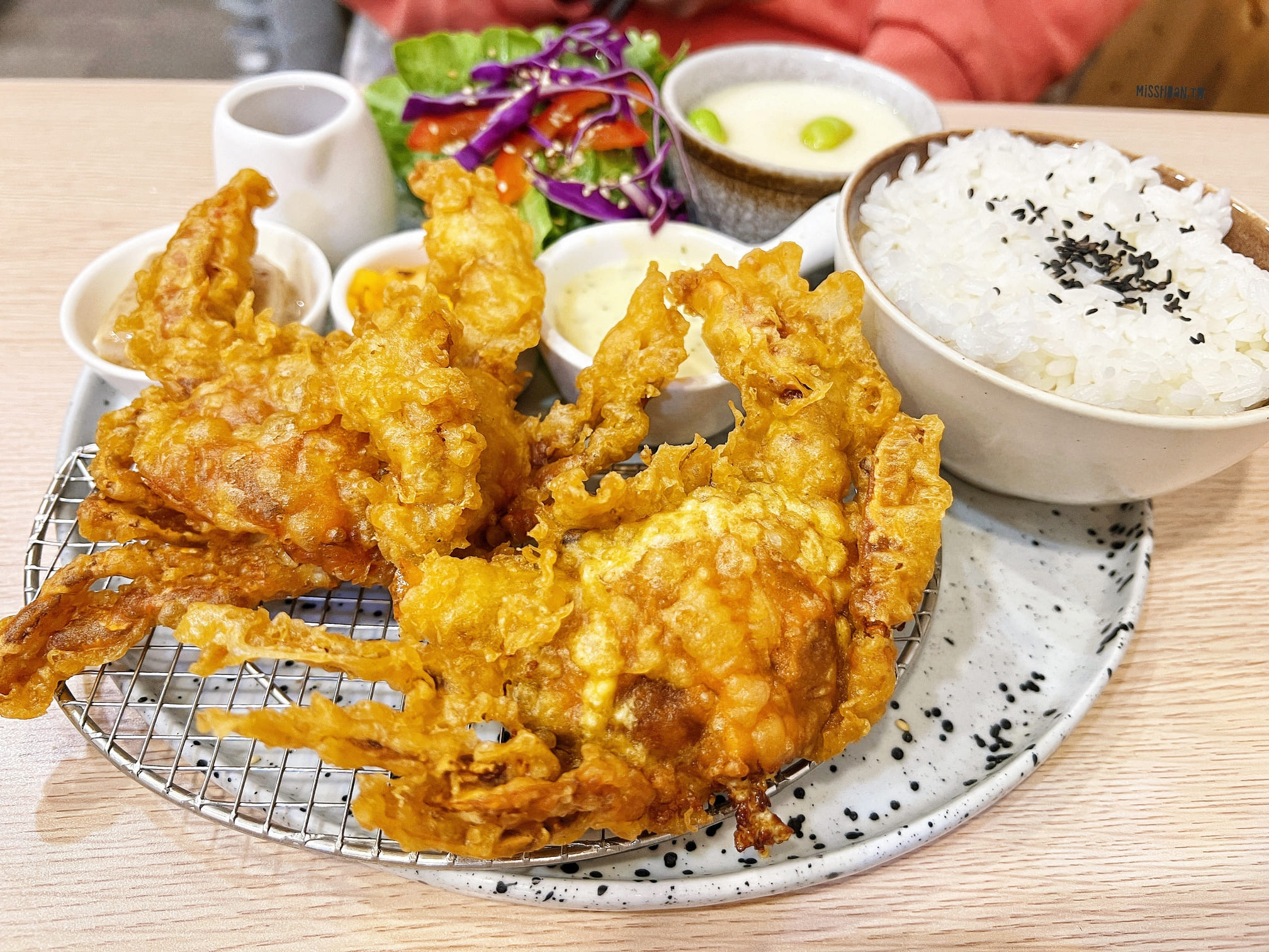 台中北屯美食【雲日食事処】低調但超好吃的豬排專賣店！定食．丼飯．烏龍麵．生魚片應有盡有！軟殼蟹超厲害啊！