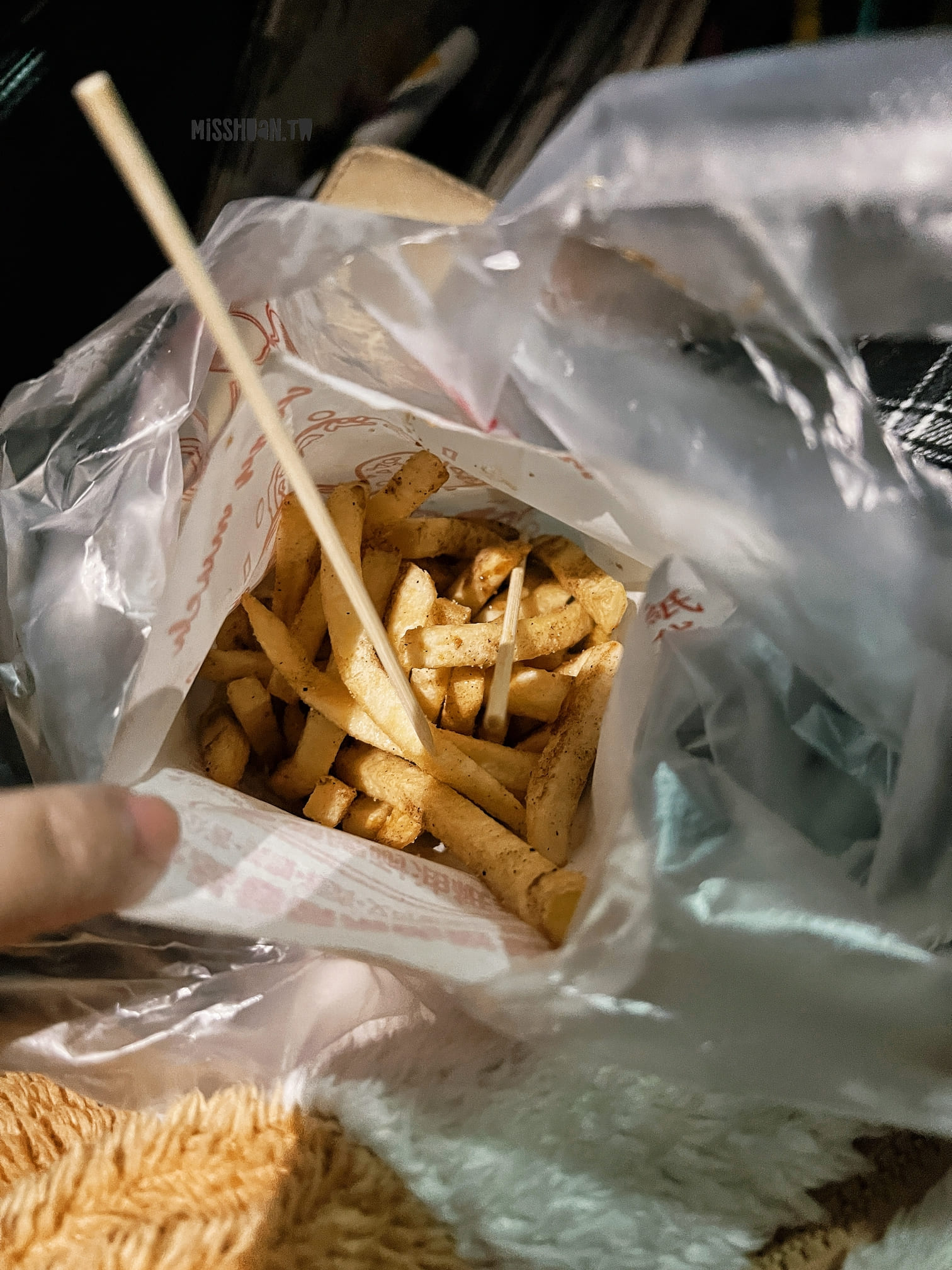 台中北屯美食【13紅茶冰．無名鹽酥雞攤】好料飲料一次買！友善夜貓子！營業到凌晨一點啦！