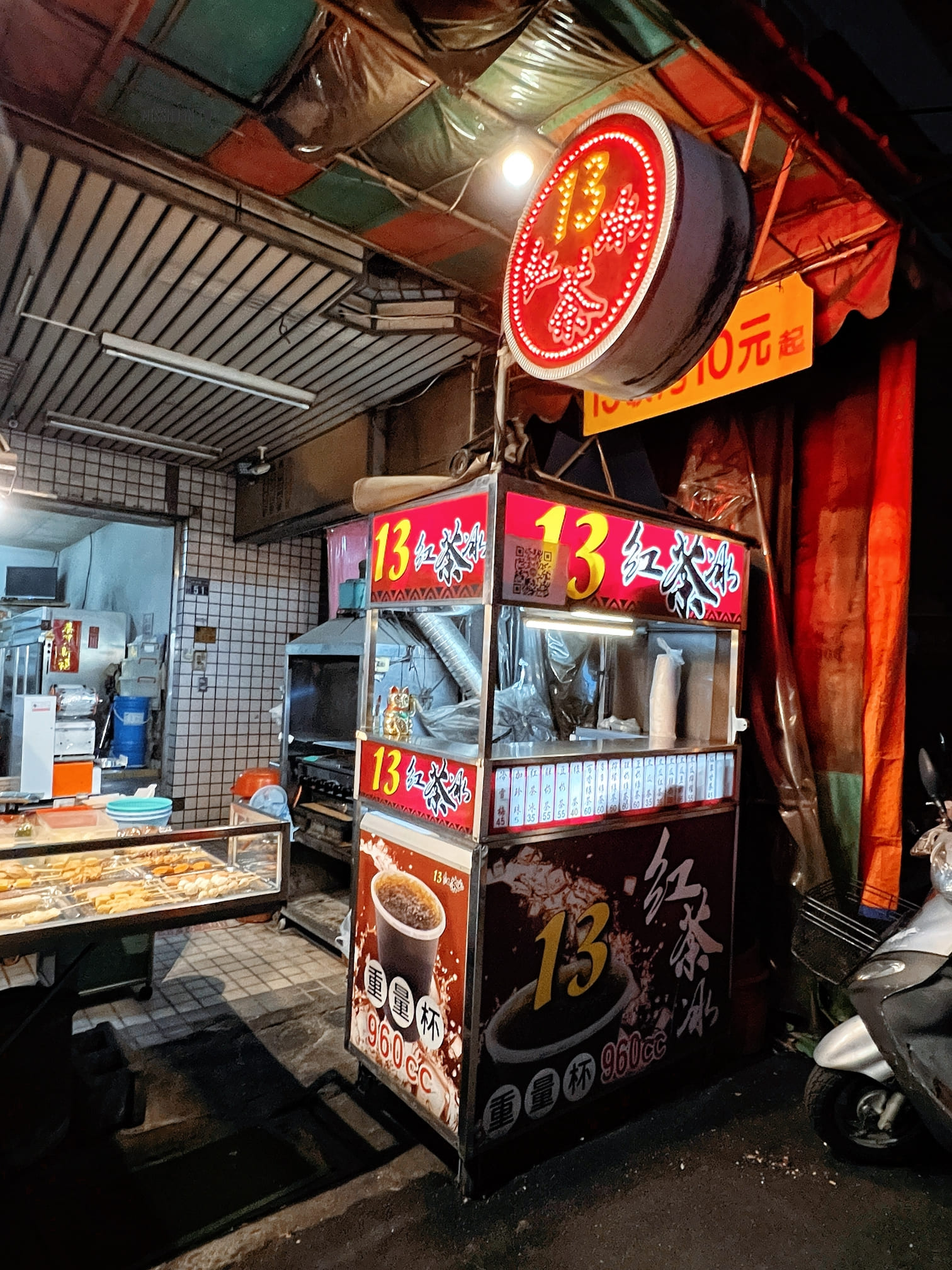 台中北屯美食【13紅茶冰．無名鹽酥雞攤】好料飲料一次買！友善夜貓子！營業到凌晨一點啦！
