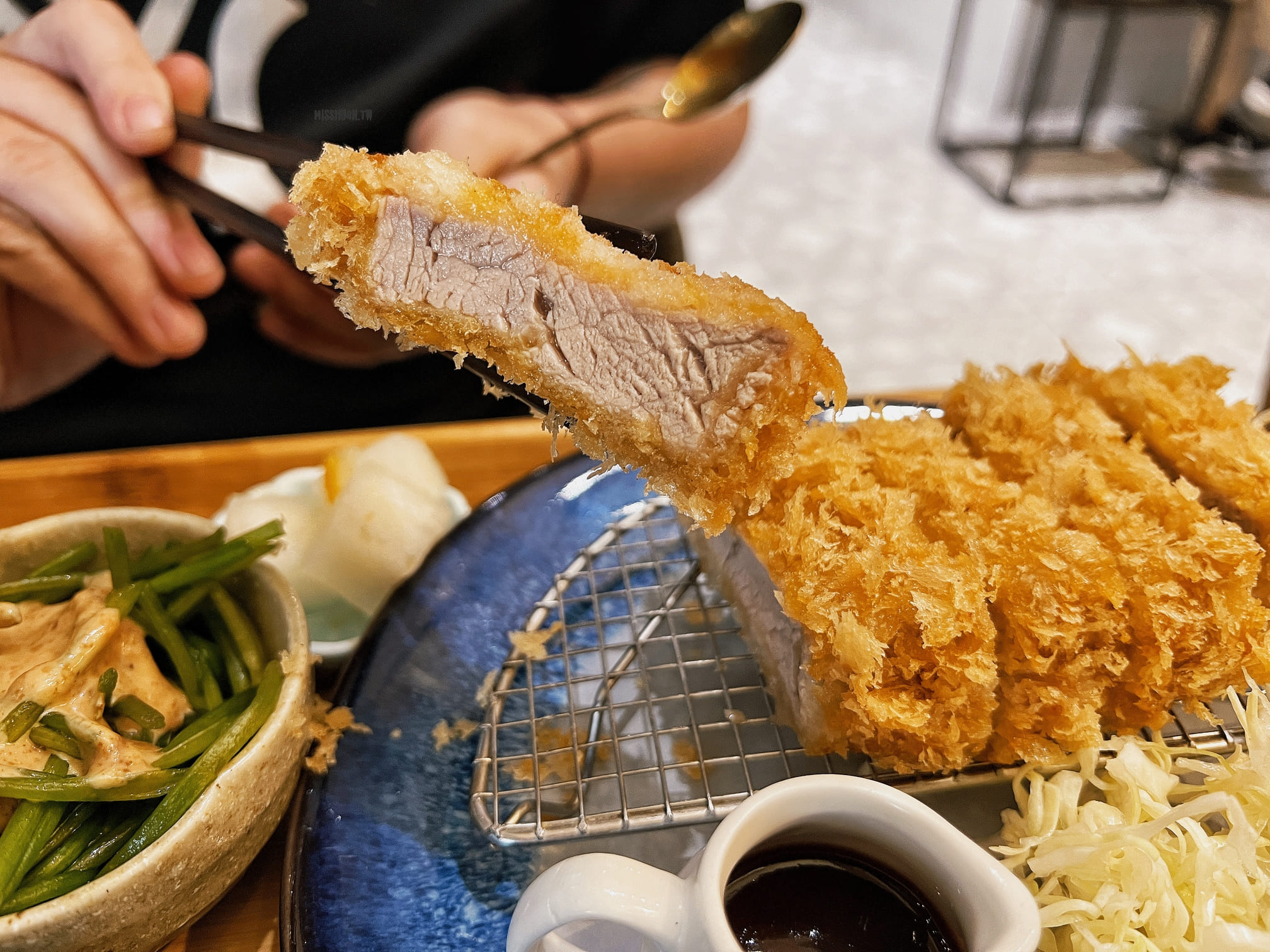 台中北屯美食【思鄉漁豚】來自澎湖女婿的手路菜料理！定食/咖哩/日式炸豬排通通吃的到！不用飛去澎湖！台中就能吃到啦！