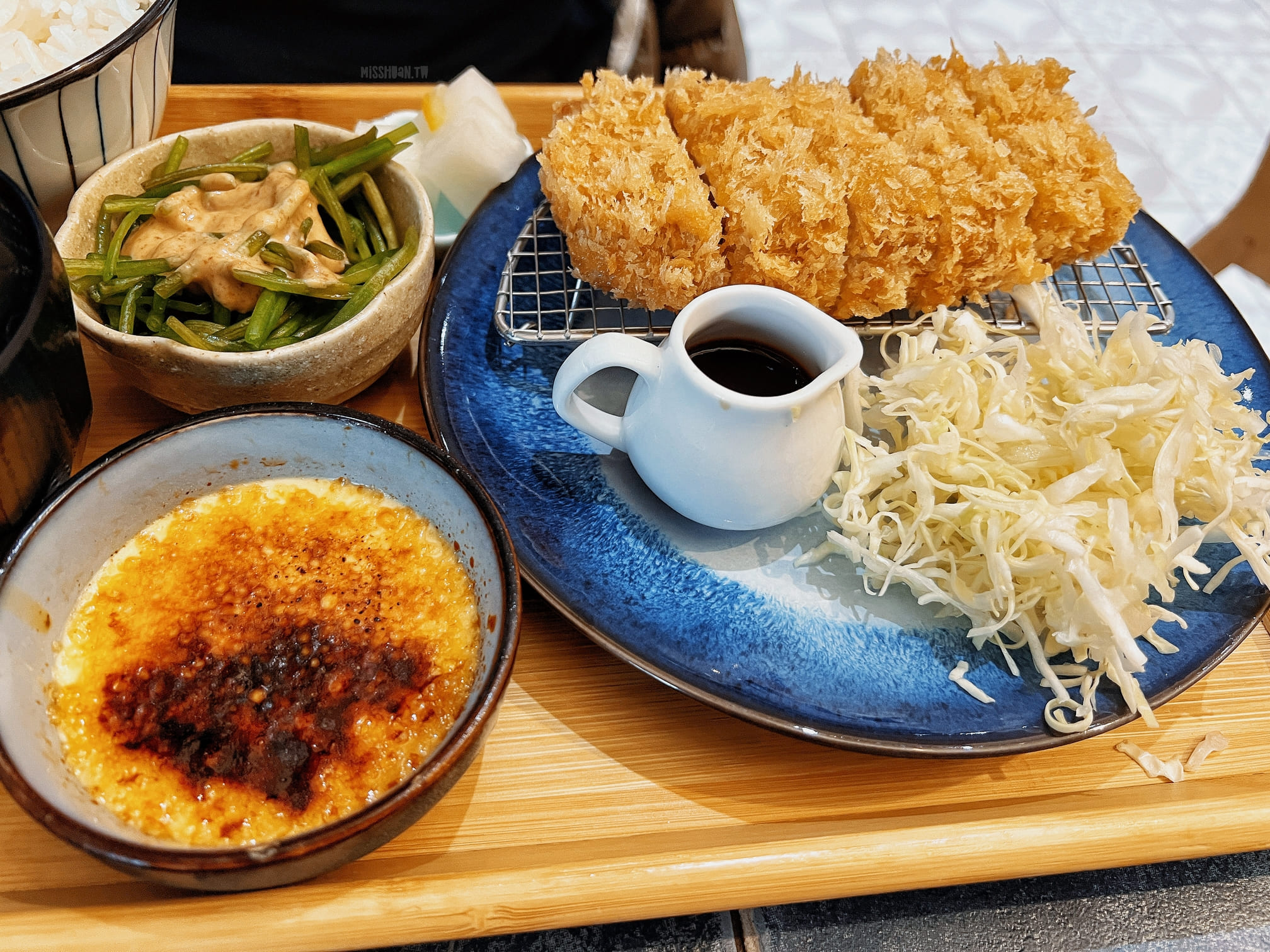 台中北屯美食【思鄉漁豚】來自澎湖女婿的手路菜料理！定食/咖哩/日式炸豬排通通吃的到！不用飛去澎湖！台中就能吃到啦！
