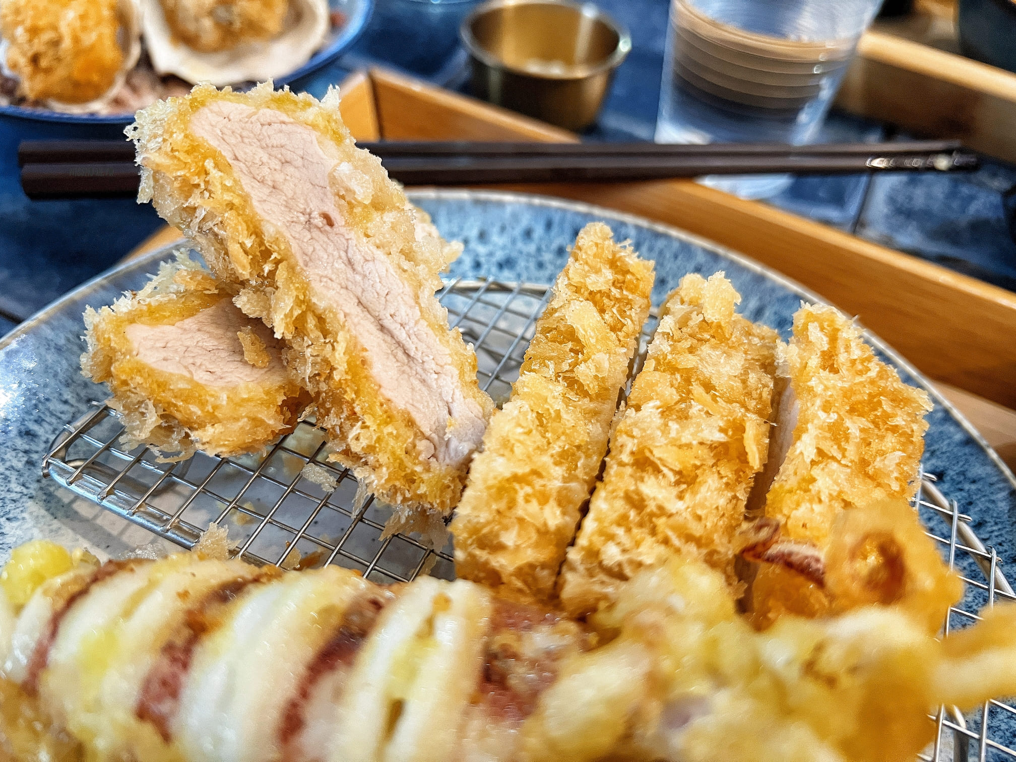 台中北屯美食【思鄉漁豚】來自澎湖女婿的手路菜料理！定食/咖哩/日式炸豬排通通吃的到！不用飛去澎湖！台中就能吃到啦！