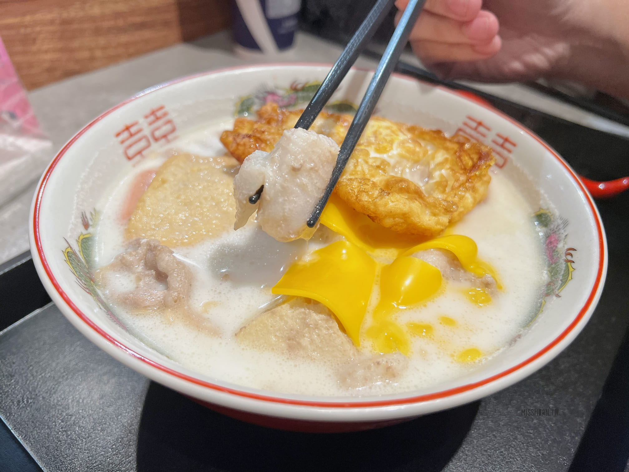 台中南區美食【見一麵】忠孝路夜市創意麵攤！7種湯底任搭6種麵條，肉肉海鮮自由配！