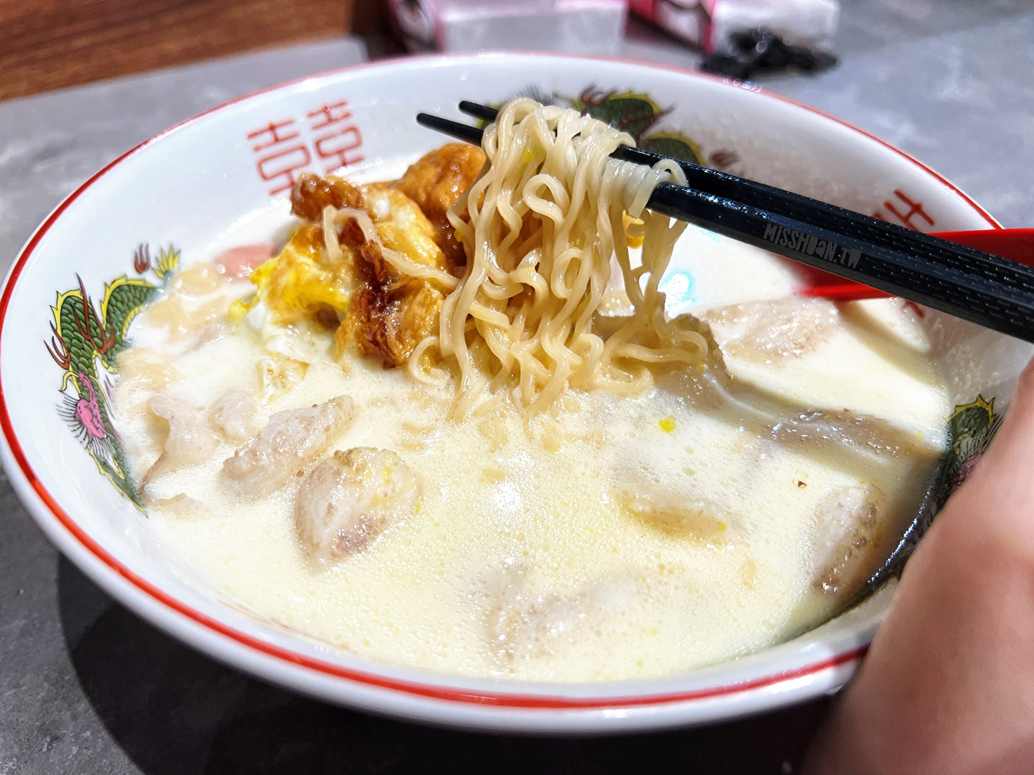 台中南區美食【見一麵】忠孝路夜市創意麵攤！7種湯底任搭6種麵條，肉肉海鮮自由配！