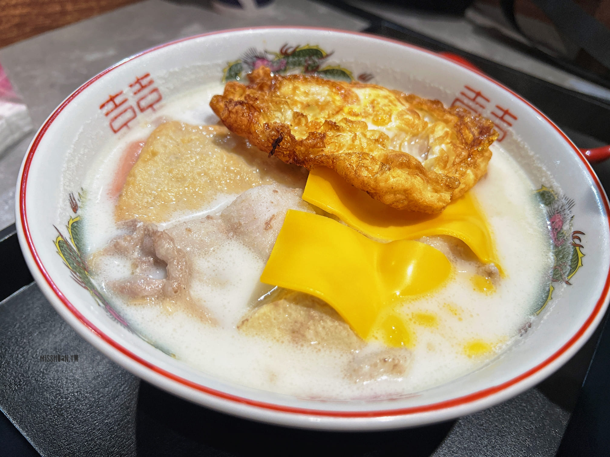 台中南區美食【見一麵】忠孝路夜市創意麵攤！7種湯底任搭6種麵條，肉肉海鮮自由配！