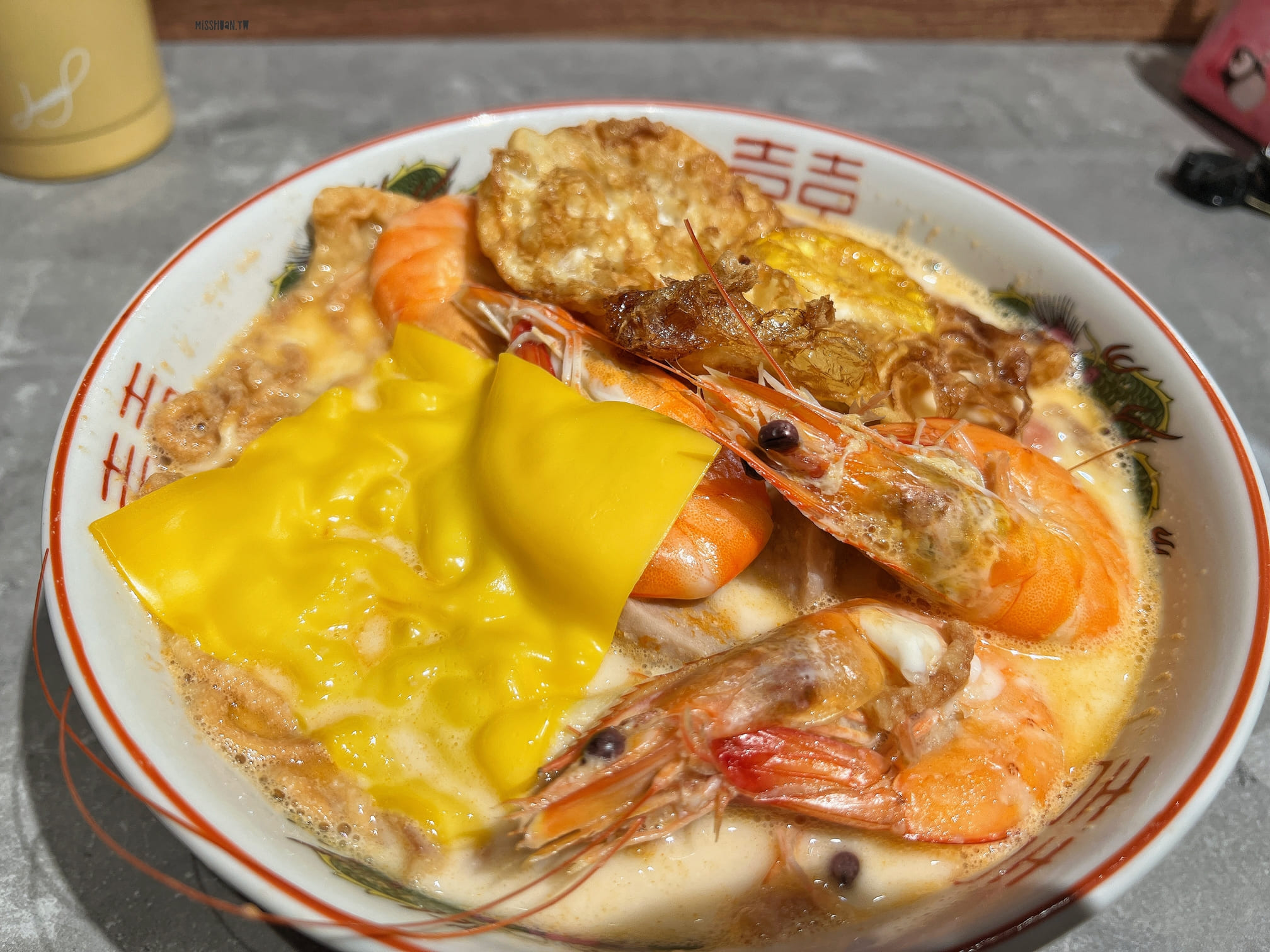 台中南區美食【見一麵】忠孝路夜市創意麵攤！7種湯底任搭6種麵條，肉肉海鮮自由配！