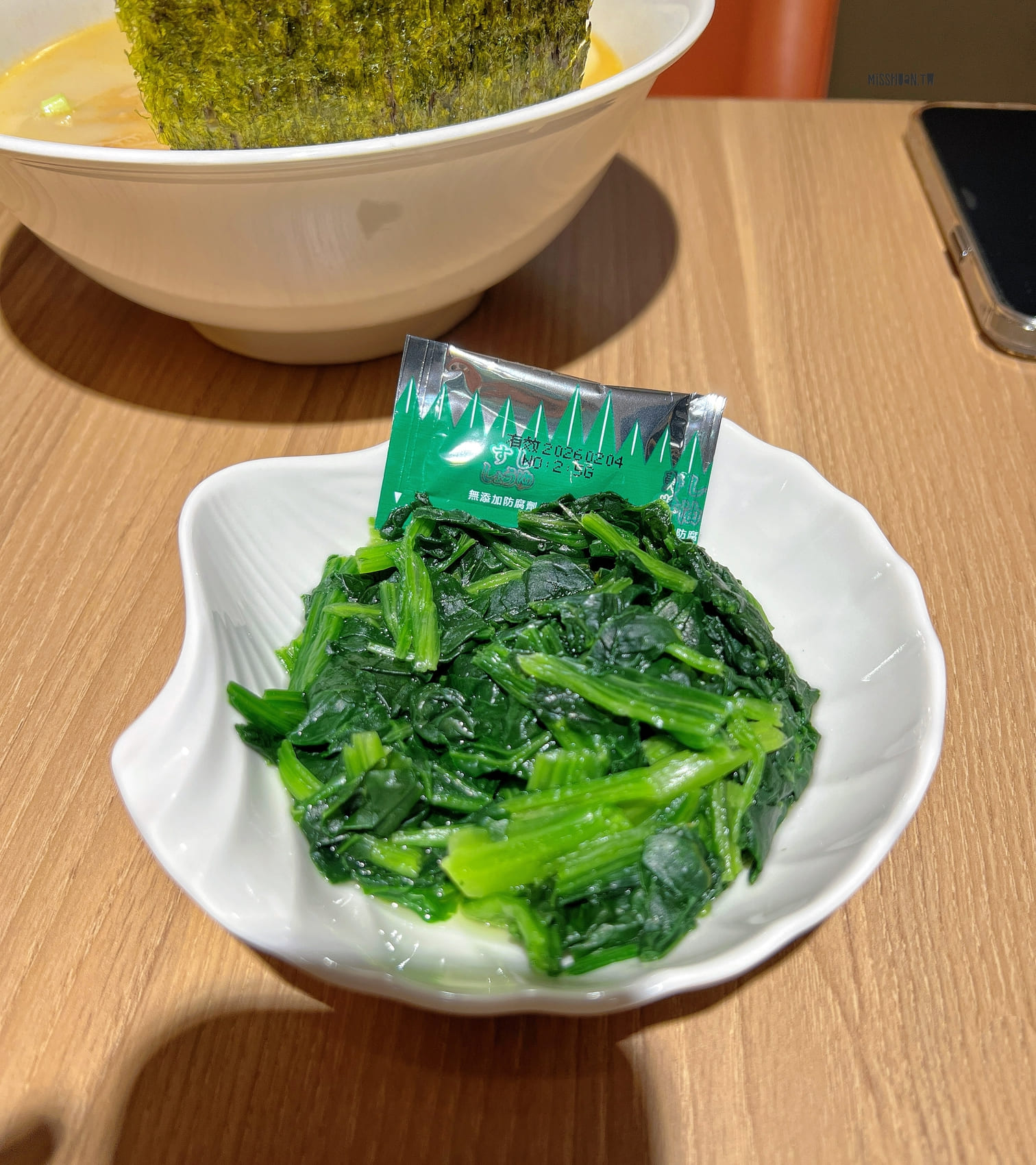 台中太平美食【忍者甲賀拉麵/太平中山店】只要100初就可以吃到啦！百元平價台式拉麵店！評論還送一整顆溏心蛋喔！