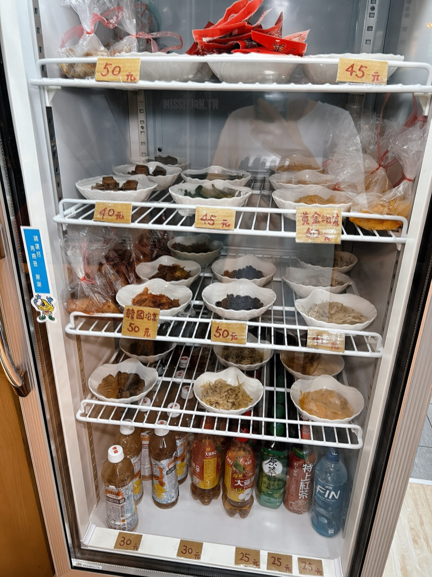 台中太平美食【忍者甲賀拉麵/太平中山店】只要100初就可以吃到啦！百元平價台式拉麵店！評論還送一整顆溏心蛋喔！