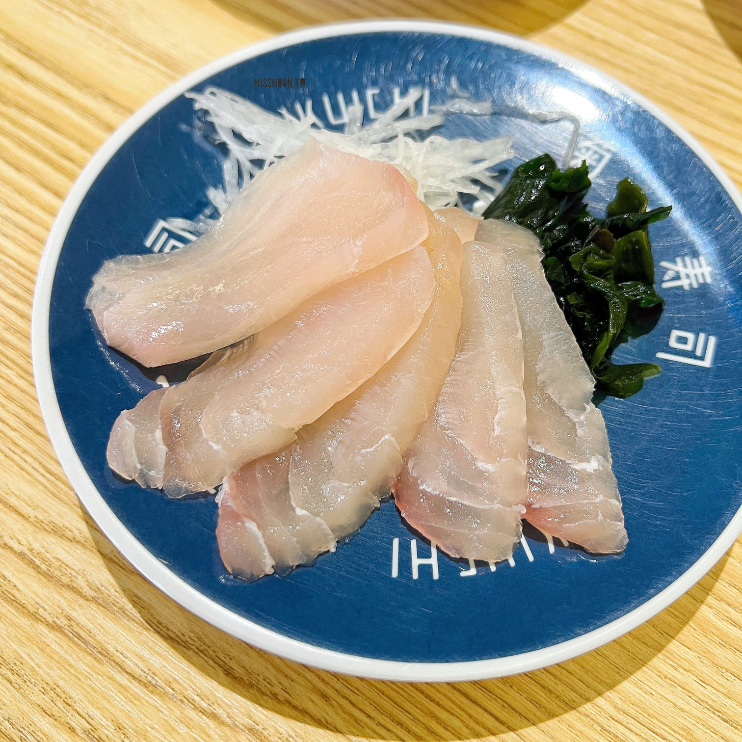 台中北區美食【菊一壽司】一盤只要25元！鮭魚買一送一活動開跑啦！近中華路夜市