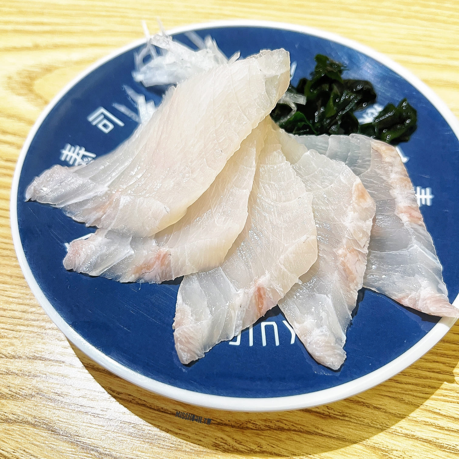 台中北區美食【菊一壽司】一盤只要25元！鮭魚買一送一活動開跑啦！近中華路夜市