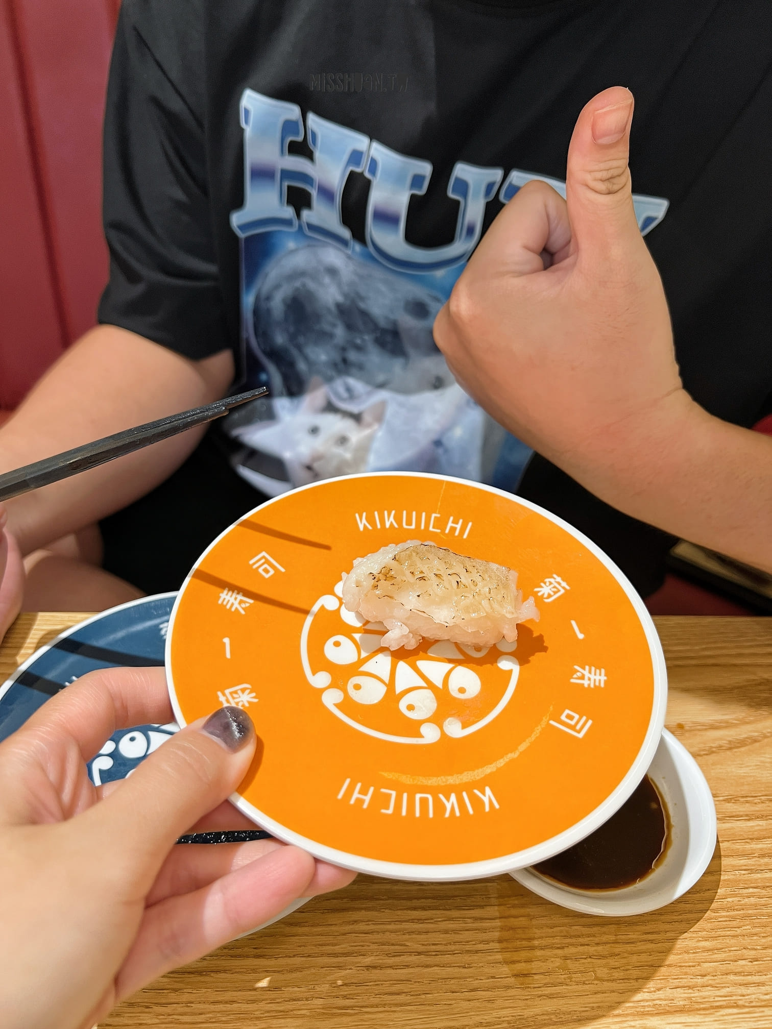 台中北區美食【菊一壽司】一盤只要25元！鮭魚買一送一活動開跑啦！近中華路夜市