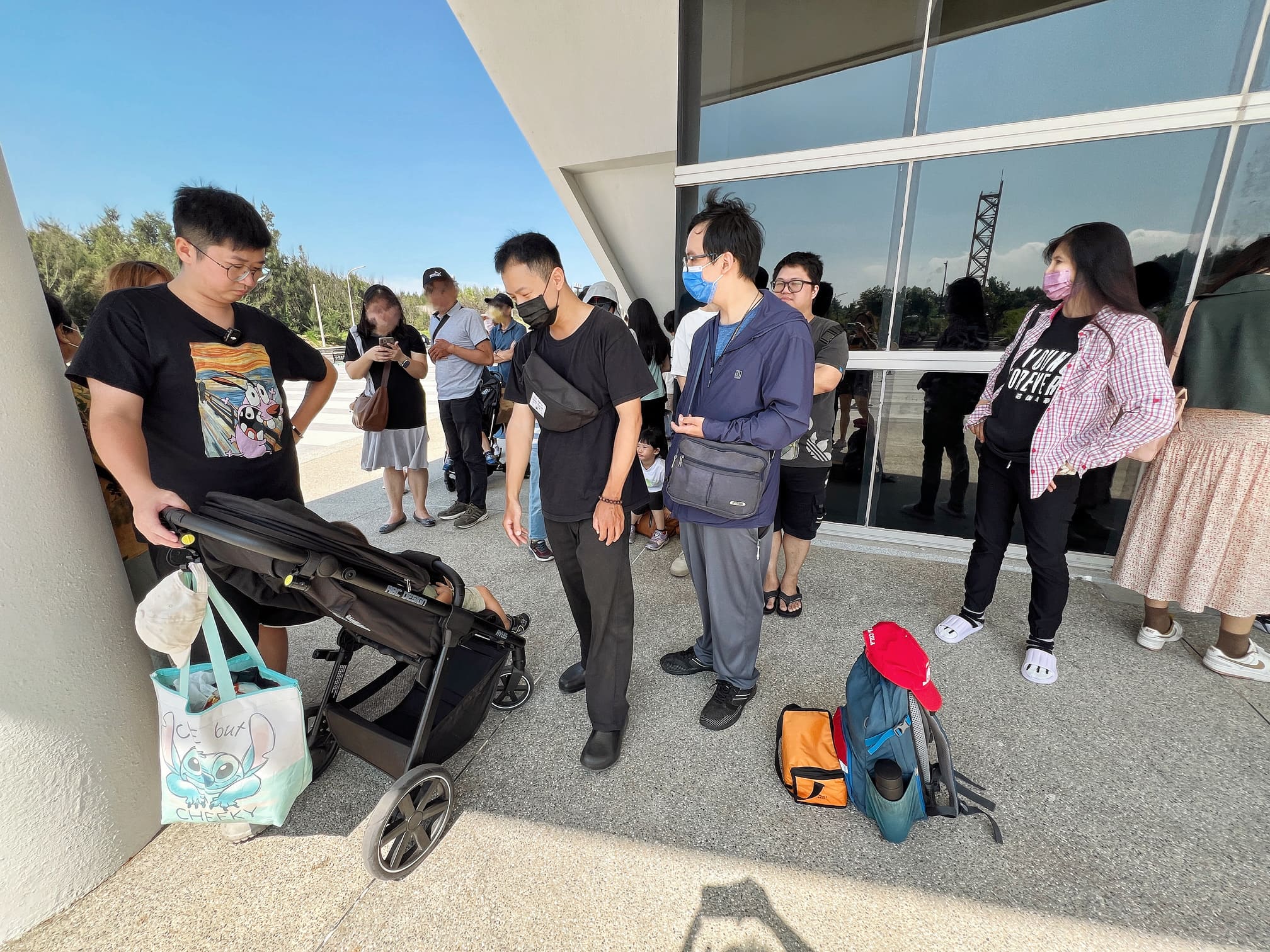 台中清水景點【台中海洋館】2025新景點開幕啦！試營運票價打八折！親子族群最愛室內玩水泥灘區！五層吹冷氣樓悠哉逛！