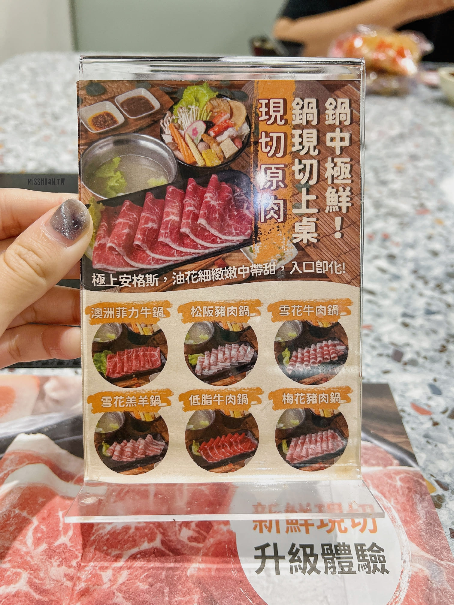 台中東區美食【鍋湯匯．精武店】24H營業就是方便！凌晨宵夜的夜貓子還是早餐就想吃鍋都沒問題！停車也很便利喔！周邊付費停車場多