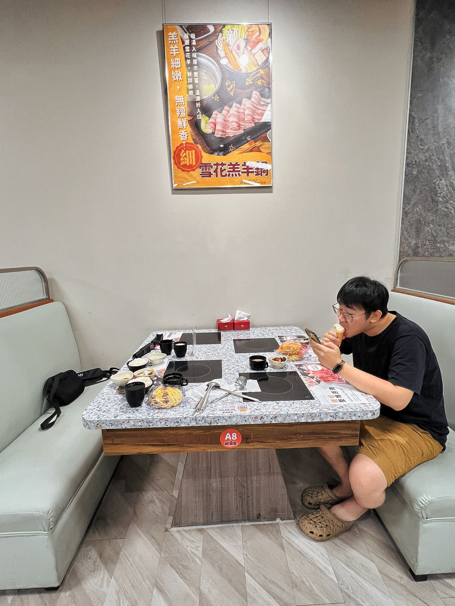 台中東區美食【鍋湯匯．精武店】24H營業就是方便！凌晨宵夜的夜貓子還是早餐就想吃鍋都沒問題！停車也很便利喔！周邊付費停車場多