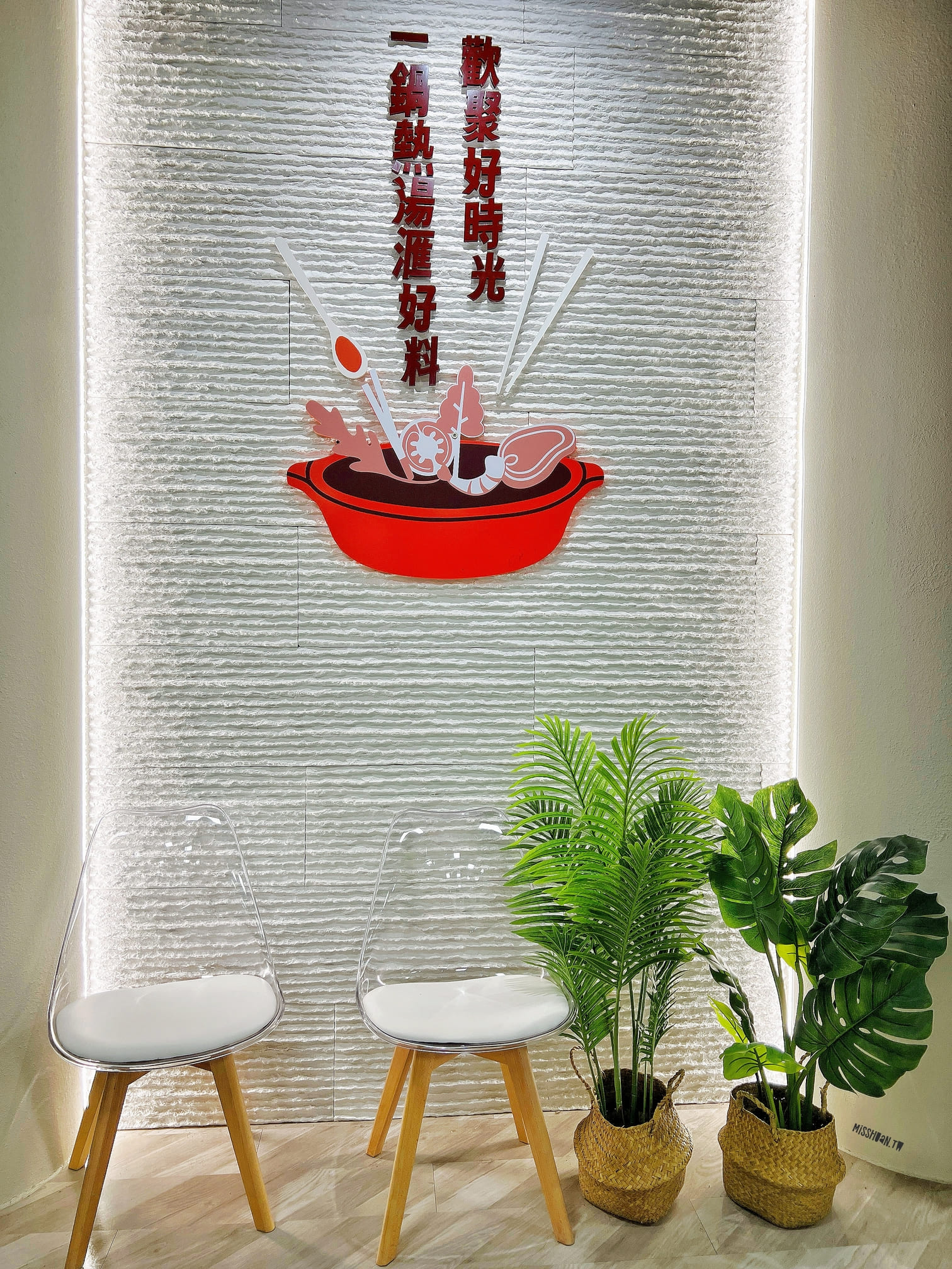 台中東區美食【鍋湯匯．精武店】24H營業就是方便！凌晨宵夜的夜貓子還是早餐就想吃鍋都沒問題！停車也很便利喔！周邊付費停車場多