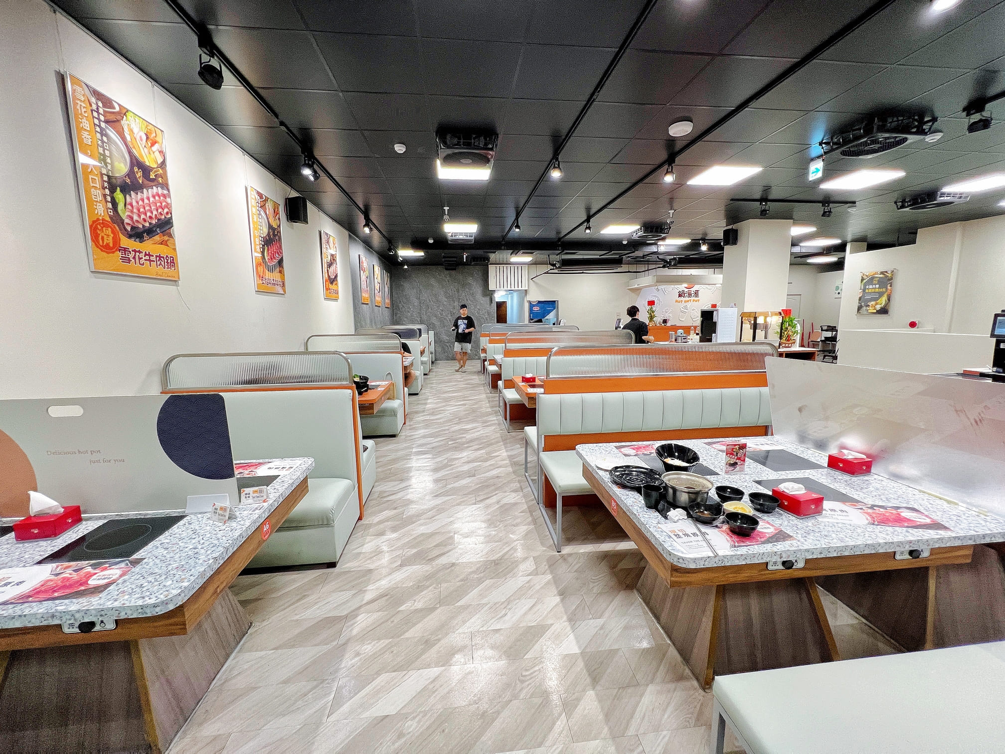 台中東區美食【鍋湯匯．精武店】24H營業就是方便！凌晨宵夜的夜貓子還是早餐就想吃鍋都沒問題！停車也很便利喔！周邊付費停車場多